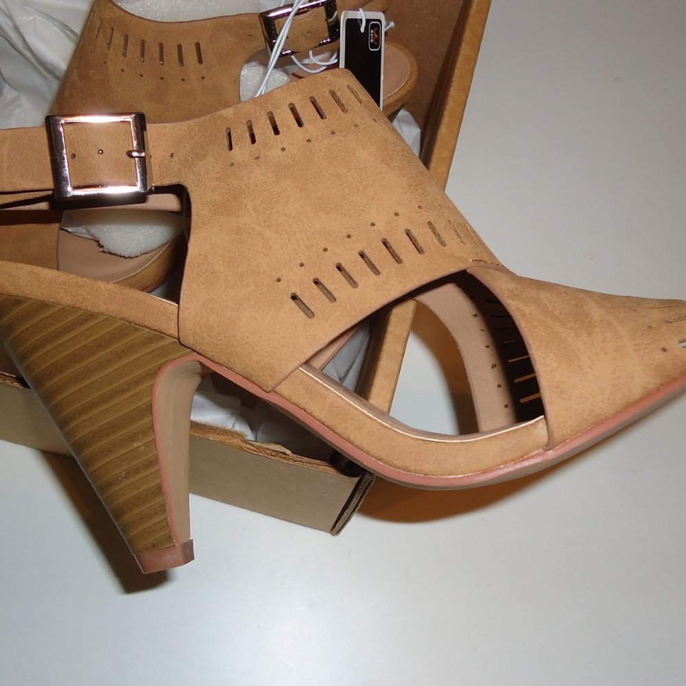 Vegan  Leather Booties NEW - Picture 2 of 15